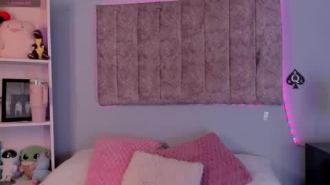 Laura  online show from February 1, 1:37 am