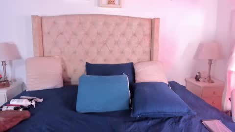 Snapshot of natalia_collinslim chatting on October 10, 3:33 am Natalia online show from October 10, 3:33 am