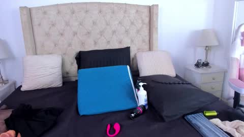 Snapshot of natalia_collinslim chatting on September 13, 4:09 am Natalia online show from September 13, 4:09 am