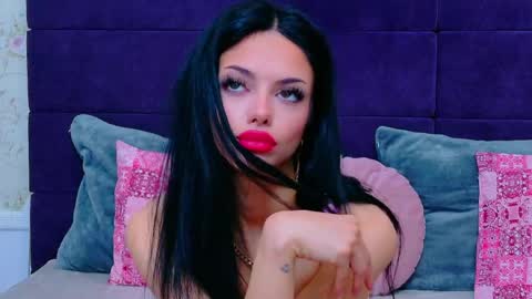 nataliacroft online show from April 17, 2:41 pm