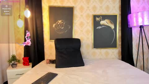 NATALIE online show from April 6, 12:50 pm