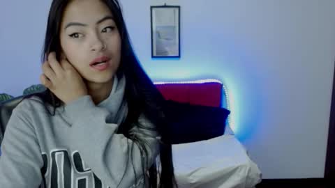 Nataly Escobar online show from February 24, 1:43 pm