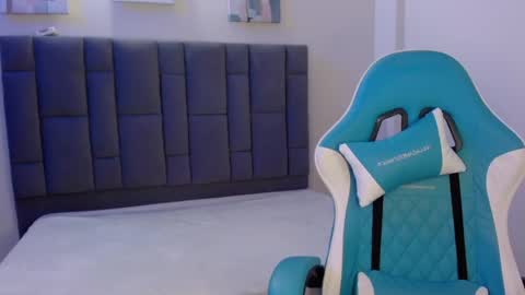 natti_bluee online show from April 2, 2:20 am