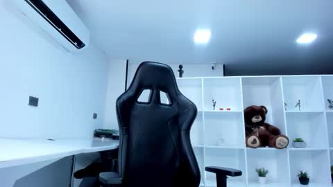 Jazmin Bigboobs online show from December 21, 8:13 pm