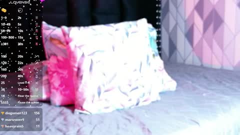 Snapshot of naturaltitss_ chatting on September 20, 7:56 pm Gwen online show from September 20, 7:56 pm