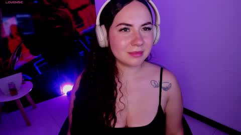 Snapshot of naughty_butt chatting on September 25, 12:32 am Megan online show from September 25, 12:32 am