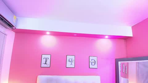Snapshot of naughty_ebonyy chatting on December 4, 3:04 am SASHA online show from December 4, 3:04 am