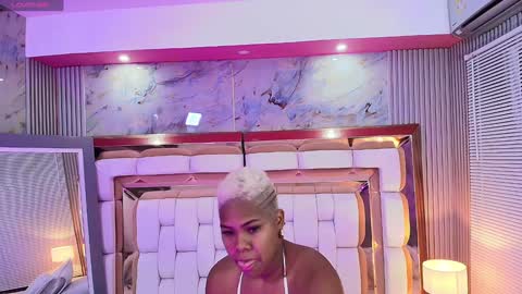 Snapshot of naughty_ebonyy chatting on January 4, 2:56 am SASHA online show from January 4, 2:56 am