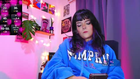 Em  please help me reach 100 thumbs up 3 online show from January 17, 5:00 am