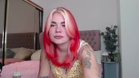Snapshot of naughty_kittyy1 chatting on October 20, 5:43 am Maria online show from October 20, 5:43 am