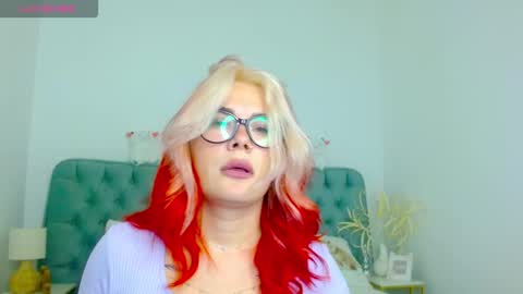 Snapshot of naughty_kittyy1 chatting on October 4, 8:02 pm Maria online show from October 4, 8:02 pm