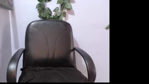 Snapshot of naughty_xxbunny chatting on March 5, 8:54 am beauty online show from March 5, 8:54 am