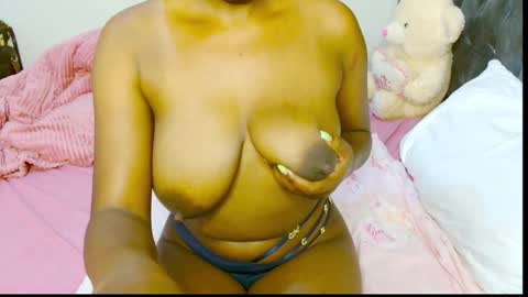 Snapshot of naughtynova01 chatting on September 25, 8:46 am ellah online show from September 25, 8:46 am