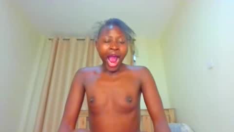 naughtyqueen12 online show from September 14, 5:55 pm