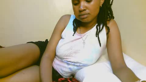 Snapshot of naughtysammur25 chatting on October 6, 3:34 am naughtyqueen online show from October 6, 3:34 am