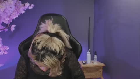 Navier  online show from October 27, 1:06 pm