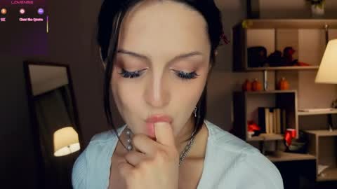 Vicky and Beatrice online show from April 2, 7:33 pm