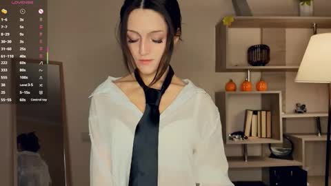 Vicky and Beatrice online show from February 16, 7:25 pm