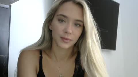 nelly_fortu online show from May 7, 11:14 am