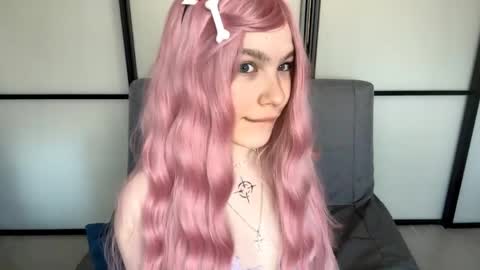 Lori online show from April 12, 1:36 pm