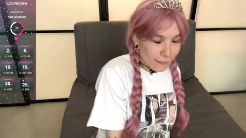 Lori online show from April 1, 8:37 am