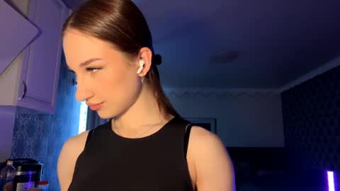 Kate Ng online show from April 12, 1:14 pm