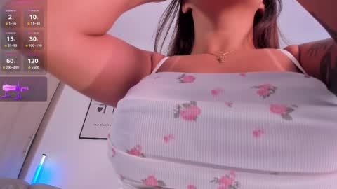 Snapshot of niaevans_x chatting on September 13, 3:09 pm Nia online show from September 13, 3:09 pm