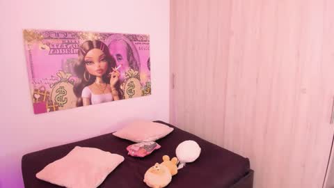  Nia  online show from December 21, 4:33 pm