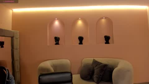 Call me Nia  online show from October 26, 10:49 pm