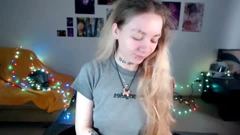 nica_kawaii online show from April 3, 8:01 am