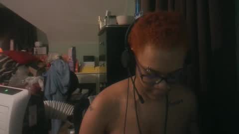 nickythehawtie online show from March 18, 2:05 am