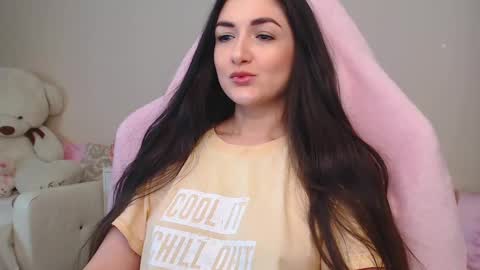 Nicole Online at about after 1000  6  UK time or 900  - 500  UK time it approximate time interval online show from February 18, 2:59 pm