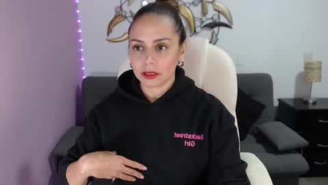 Snapshot of nicol_storm chatting on February 16, 1:16 am nicole Storm online show from February 16, 1:16 am