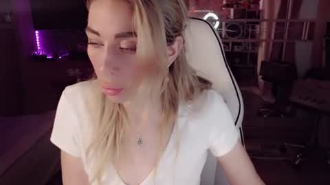 Nicole online show from June 11, 6:32 am