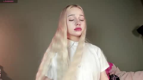 Mary online show from November 5, 9:58 am