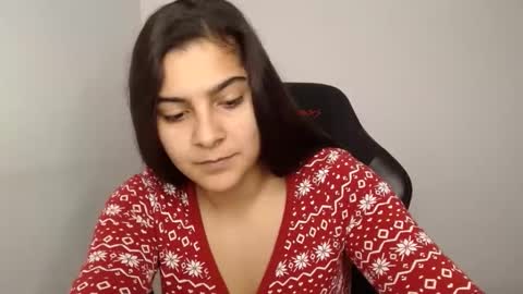 nicoleever online show from December 14, 10:56 am