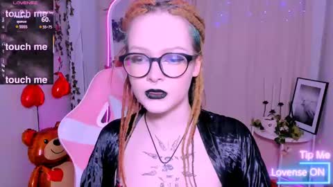 Snapshot of nicolefloret chatting on February 13, 9:17 pm Nicole online show from February 13, 9:17 pm