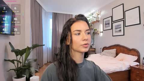 Snapshot of nicoleluuv chatting on October 15, 1:14 pm Dua Lipa online show from October 15, 1:14 pm