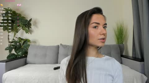 Snapshot of nicoleluuv chatting on December 13, 1:12 pm Dua Lipa online show from December 13, 1:12 pm