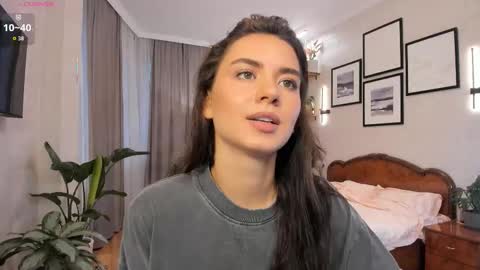 Snapshot of nicoleluuv chatting on October 30, 1:12 pm Dua Lipa online show from October 30, 1:12 pm