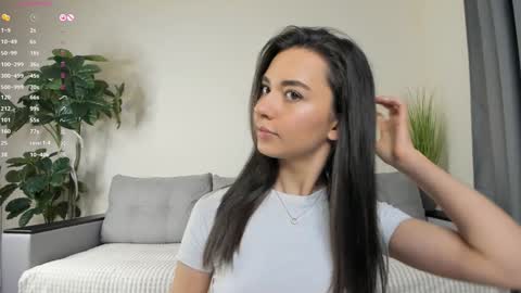 Snapshot of nicoleluuv chatting on January 10, 1:09 pm Dua Lipa online show from January 10, 1:09 pm