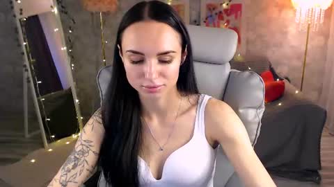 Nicole online show from June 23, 3:43 pm