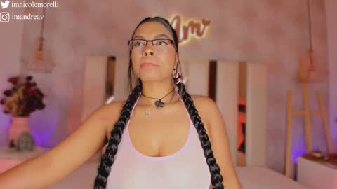 Snapshot of nicolemorelli2 chatting on September 22, 3:54 pm Andrea give it a thumbs up please its important online show from September 22, 3:54 pm