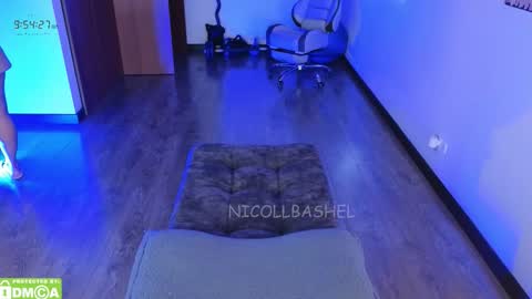 Nicoll  Independent model online show from March 17, 2:54 pm