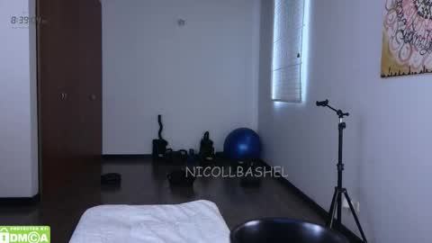 Nicoll  Independent model online show from March 23, 1:39 pm