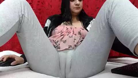 NICOLLE online show from February 4, 11:30 pm