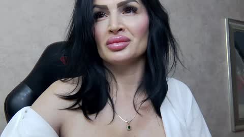 Snapshot of nicollereyn chatting on February 5, 8:04 pm Nicolle online show from February 5, 8:04 pm