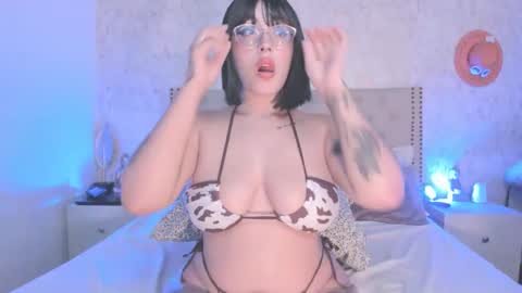 nicolstonee online show from March 3, 2:06 am