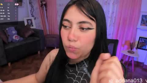 Snapshot of nidrii_07 chatting on October 10, 4:50 am      900   300   online show from October 10, 4:50 am