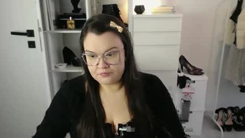 Holly online show from March 11, 7:45 am